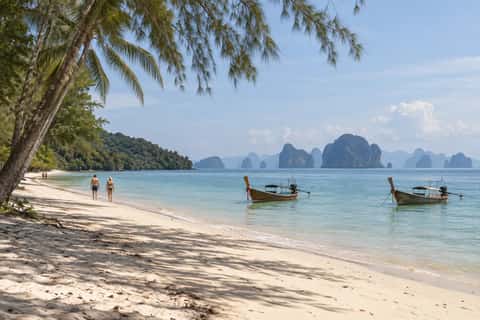 Naka yai beach, Naka Islands